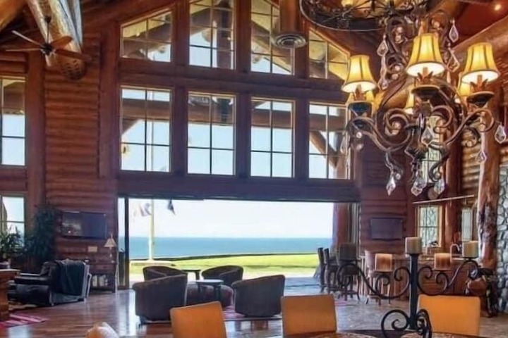 Lx28: Gold Beach Oceanfront Estate
