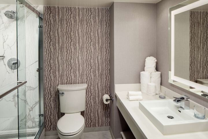 Whitney Peak Hotel Reno Tapestry Collection by Hilton