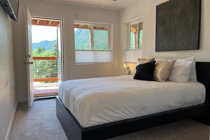 The Green Mountain Falls Lodge
