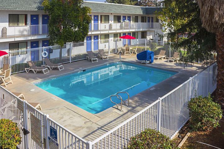 Pool 15 of 35