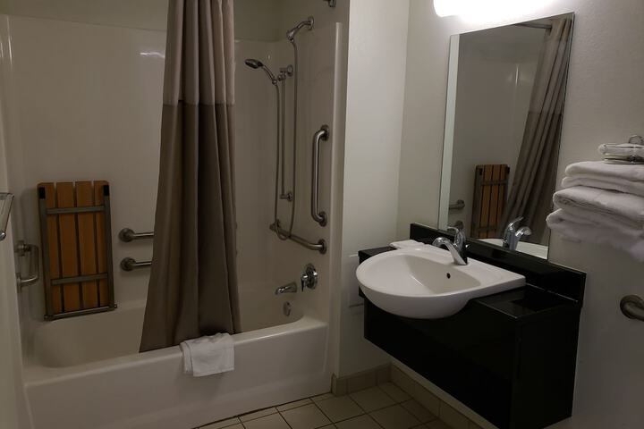 Room 12 of 16
