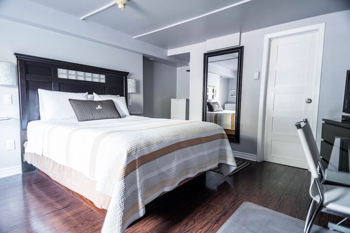 Room 9 of 140