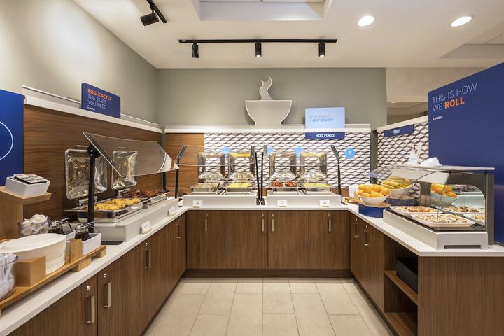 Holiday Inn Express Toronto - Downtown by IHG