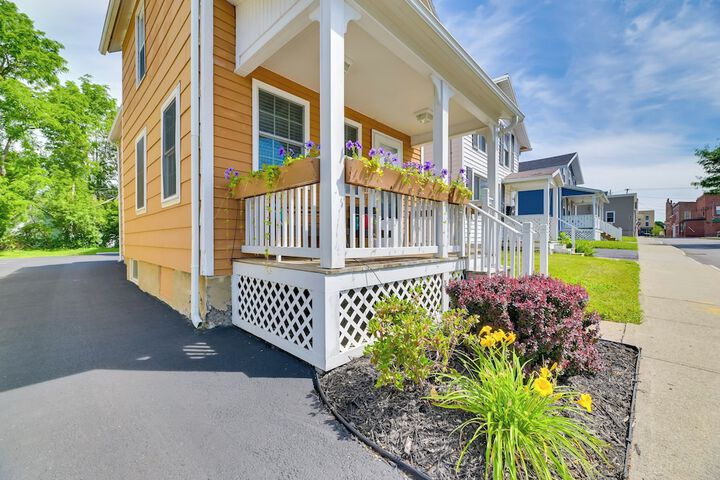 Walk to Parks & Dining: Cozy Canandaigua Home!