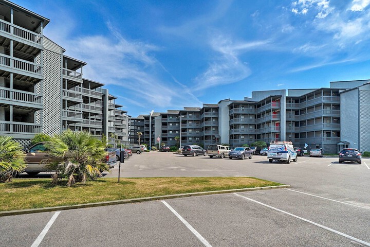 N Topsail Beach Oceanfront Condo w / Pool!