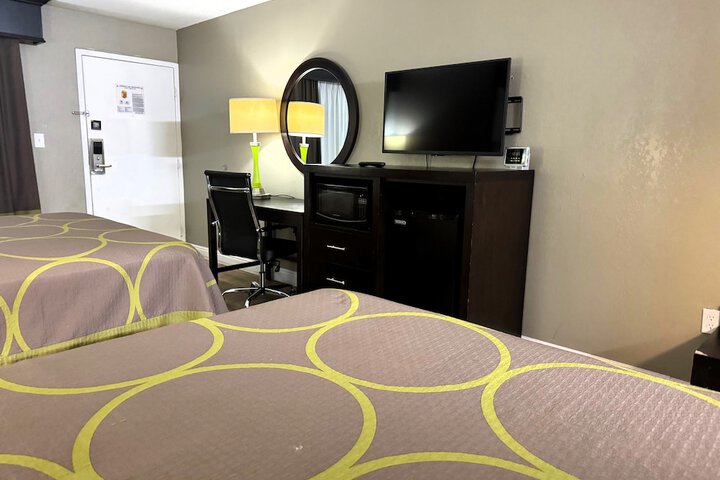 Super 8 by Wyndham Tupelo Airport
