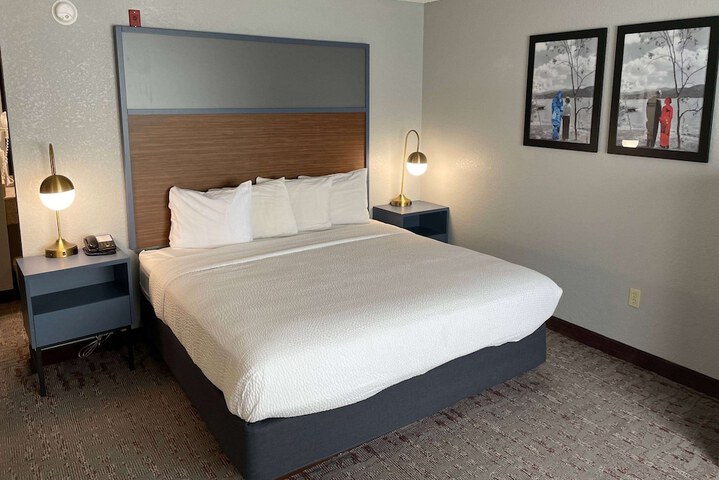 Room 48 of 70