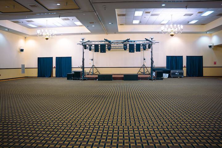 Ballroom/Hall 35 of 40