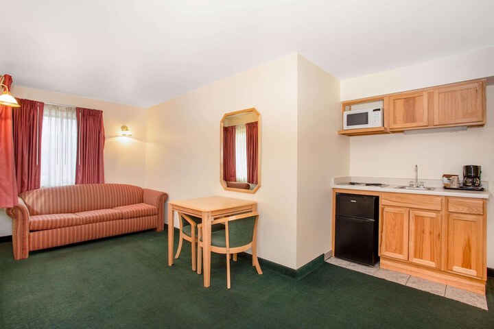Room 13 of 73