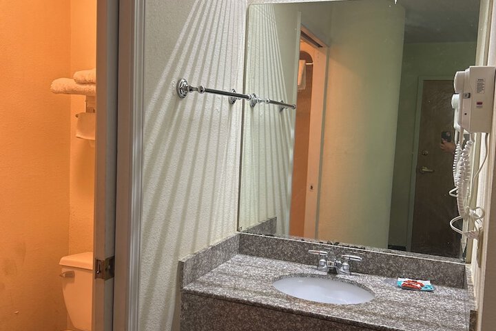 Room 15 of 16