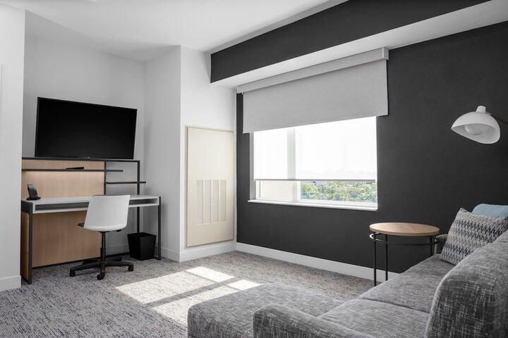 Room 10 of 18