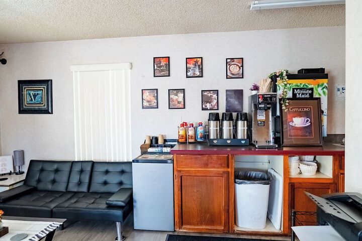 Rose City Inn and Suites