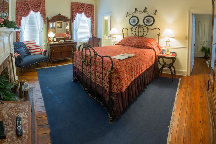 Room 52 of 76