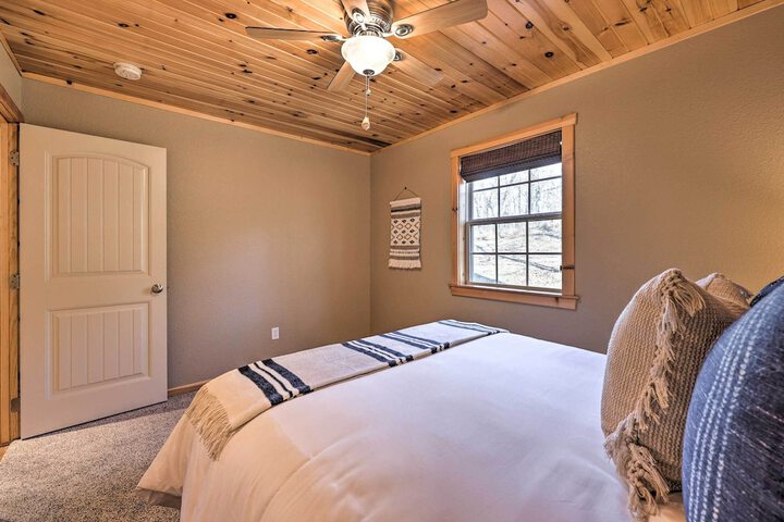 Pet-friendly Grand Lake House w / Dock & Kayaks!