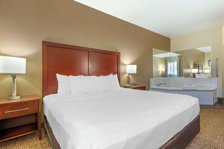 Room 16 of 38