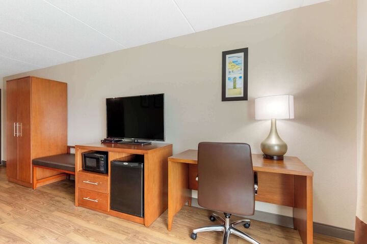 Comfort Inn & Suites Milford