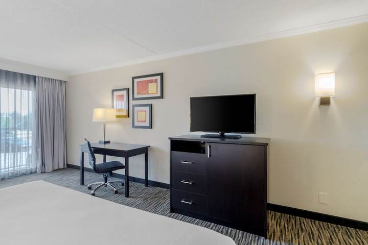 Room 10 of 28