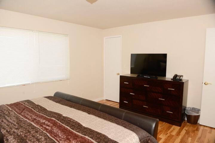 Room 21 of 28