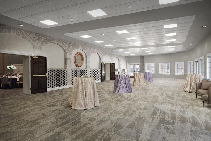 Virginia Crossings Hotel Tapestry Collection by Hilton