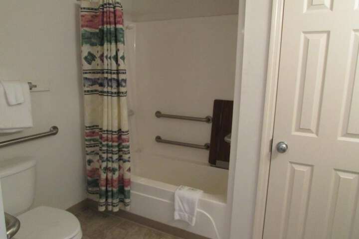 Douglas Inn & Suites