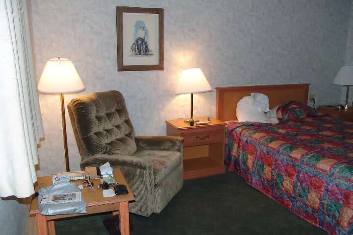 Room 4 of 9
