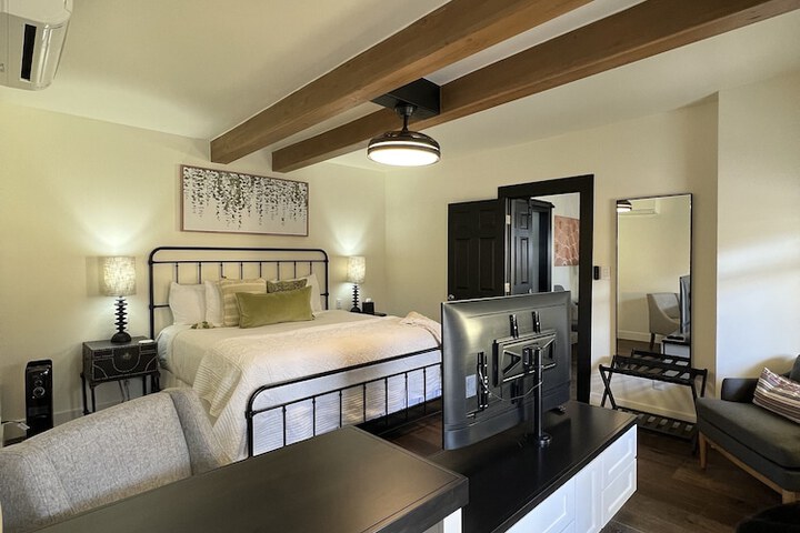Bespoke Inn Flagstaff