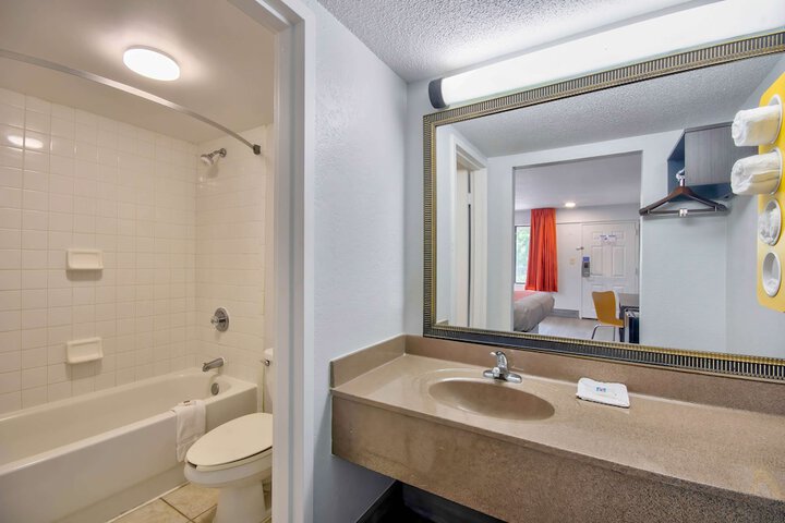 Room 10 of 26