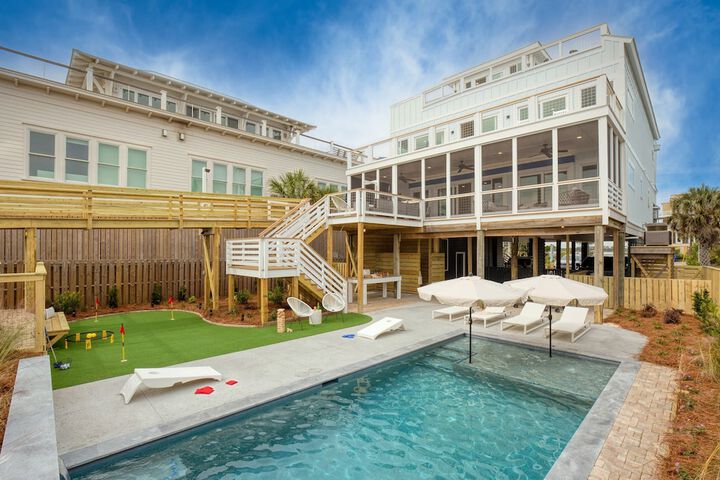 Oceans Eye by Avantstay Beach Front Home w / Roof Top Pool & Putting Green!