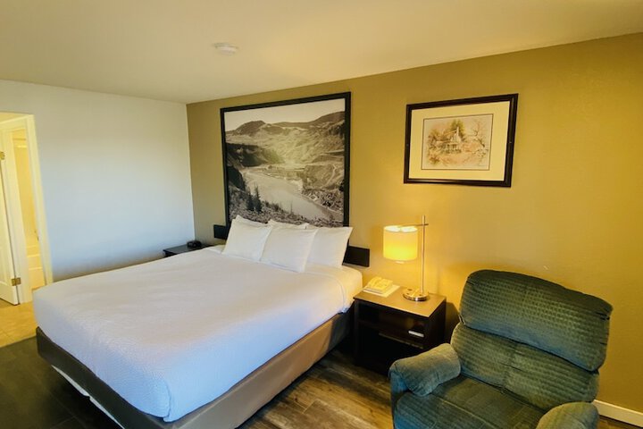Super 8 by Wyndham 100 Mile House