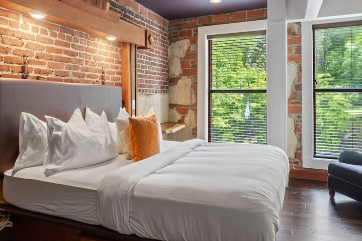 The Horton Hotel and Rooftop Lounge