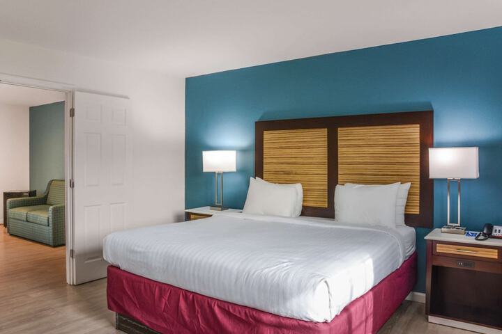 Room 9 of 32