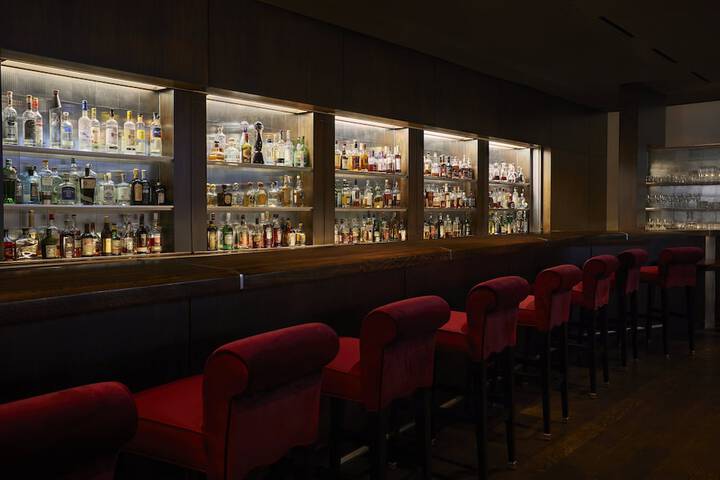 Lounge 125 of 148