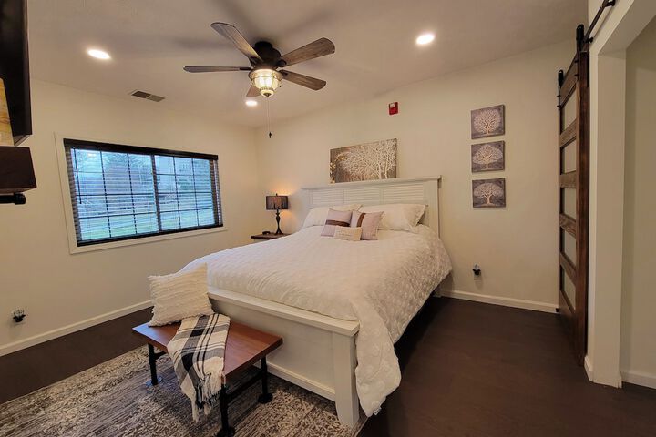 Grand Wood Suites