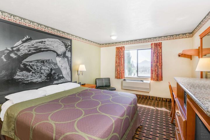 Room 9 of 15