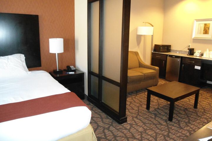 Holiday Inn Express & Suites Alpine Southeast by IHG