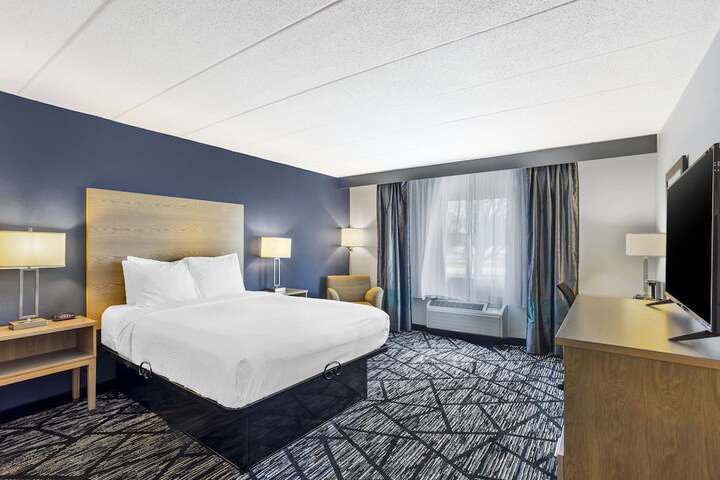 Room 32 of 50