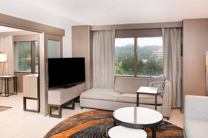 Room 28 of 60