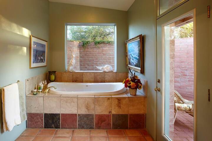 Hot Tub 27 of 33