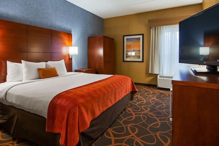Room 33 of 40