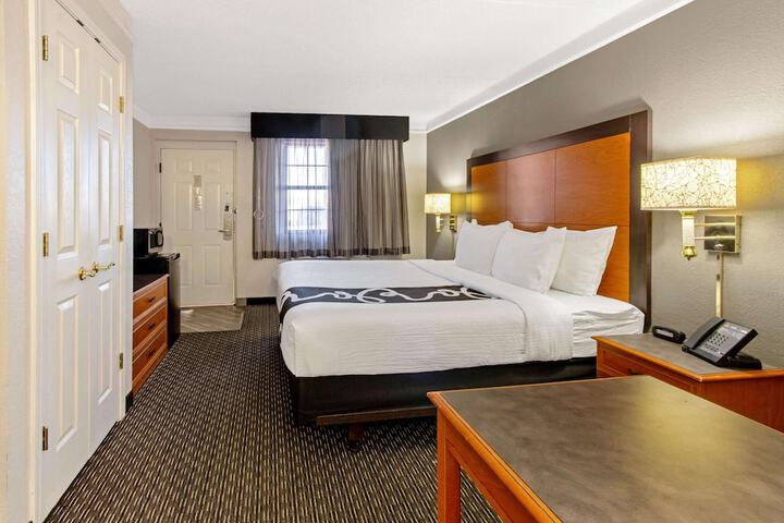 Room 25 of 29