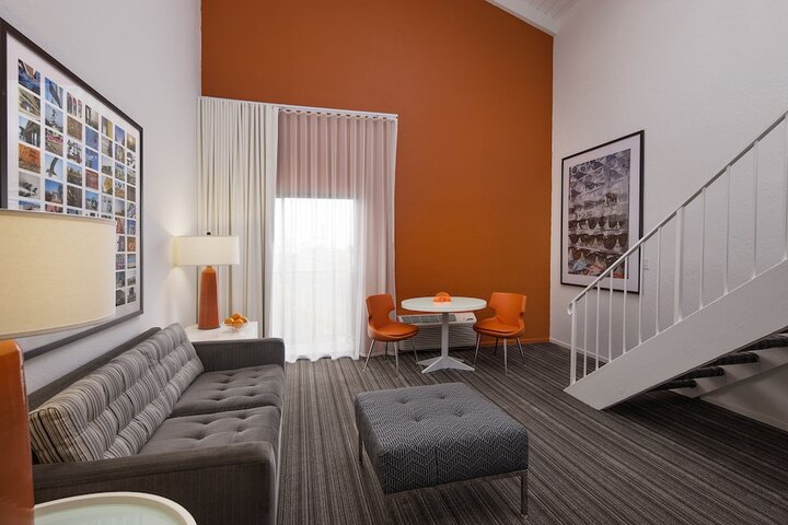 Room 17 of 37