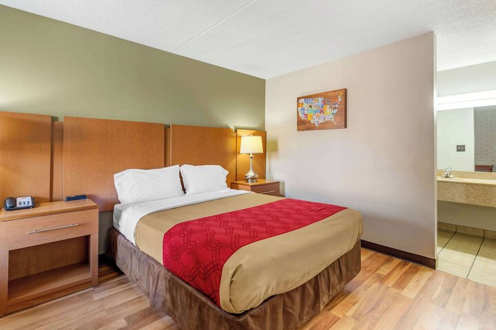 Room 18 of 25