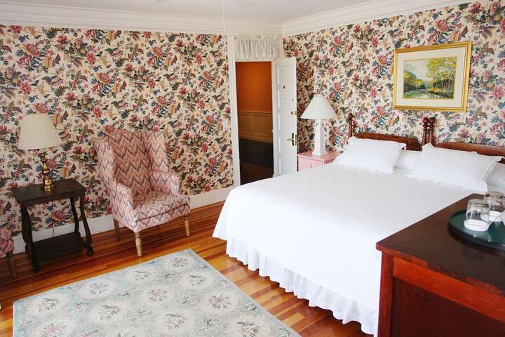 The Colony Hotel