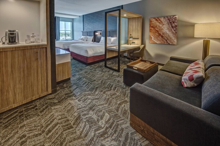 Room 15 of 28