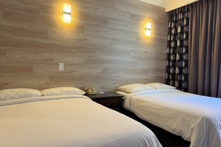 Room 17 of 24