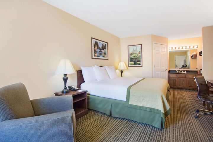 Room 21 of 38