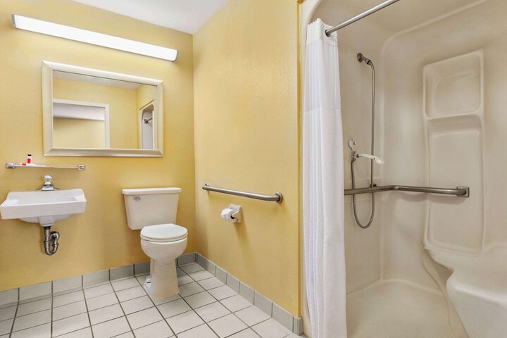 Room 9 of 19