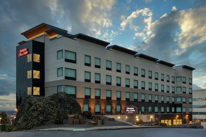 Hotel 4 of 65