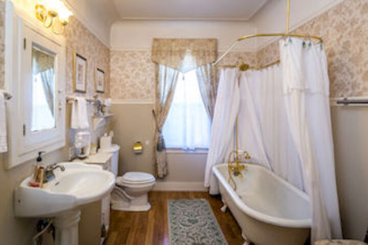 Joshua Inn Bed & Breakfast