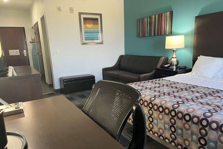 Room 10 of 30